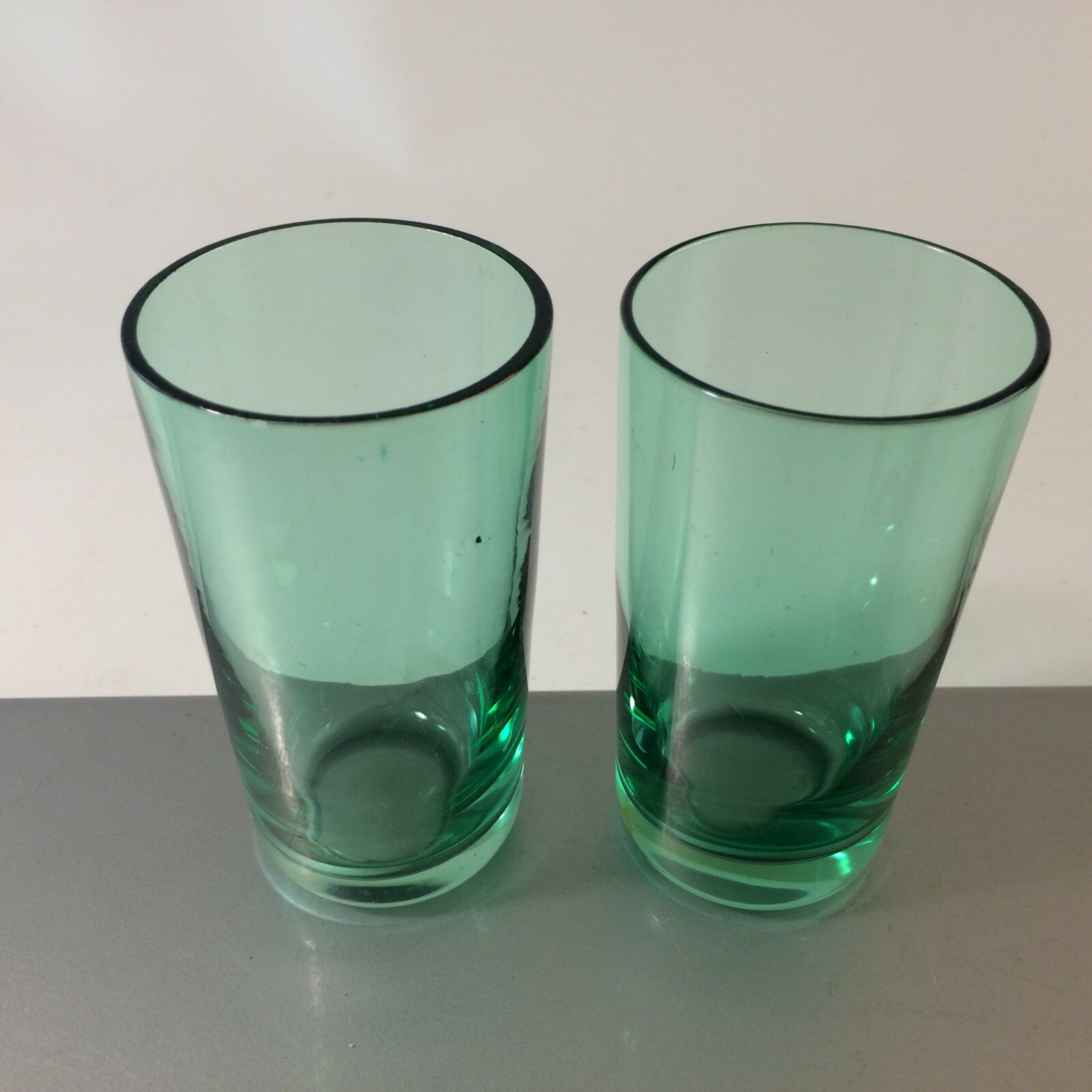 Grüne Gläser 10,2 cm Wassergläser Likörgläser Vintage grün 2 er Set 50er