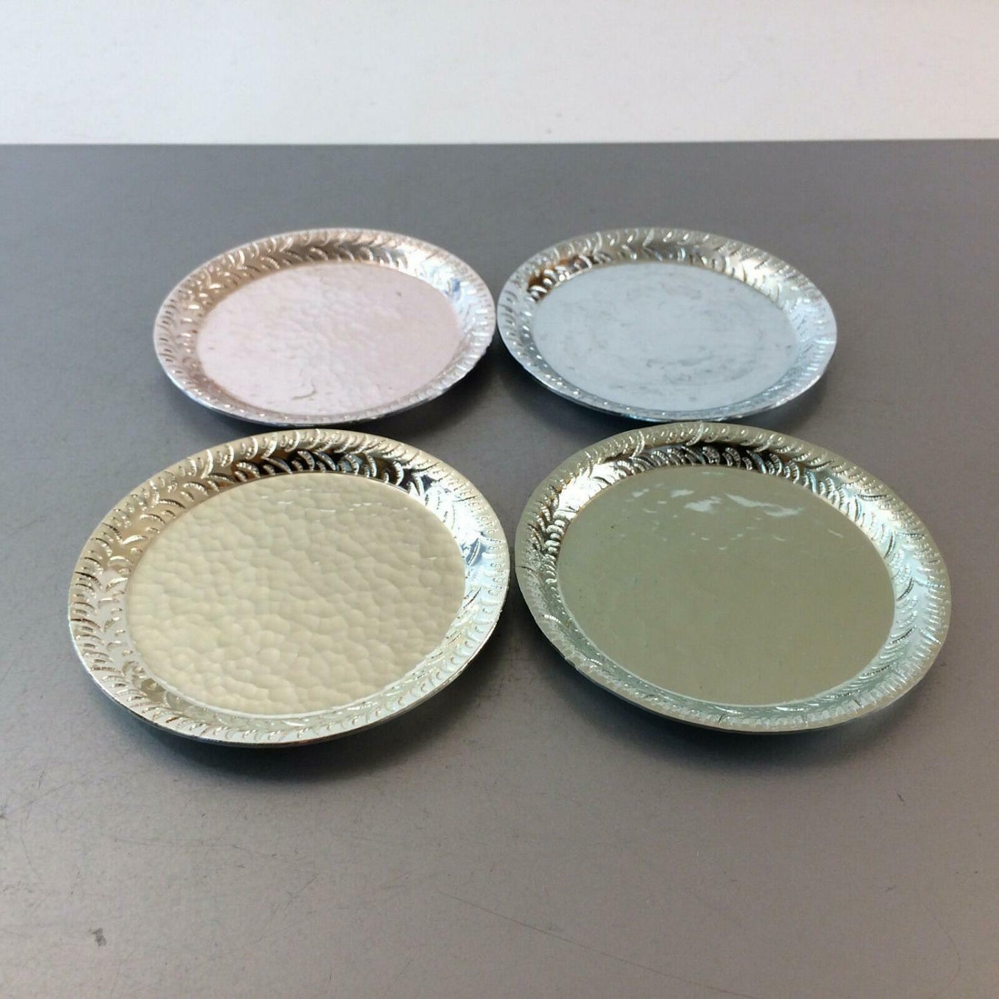 4er Set Untersetzer Gläser 50er 60er Alu Metall Blech 10,5 Teller pastell