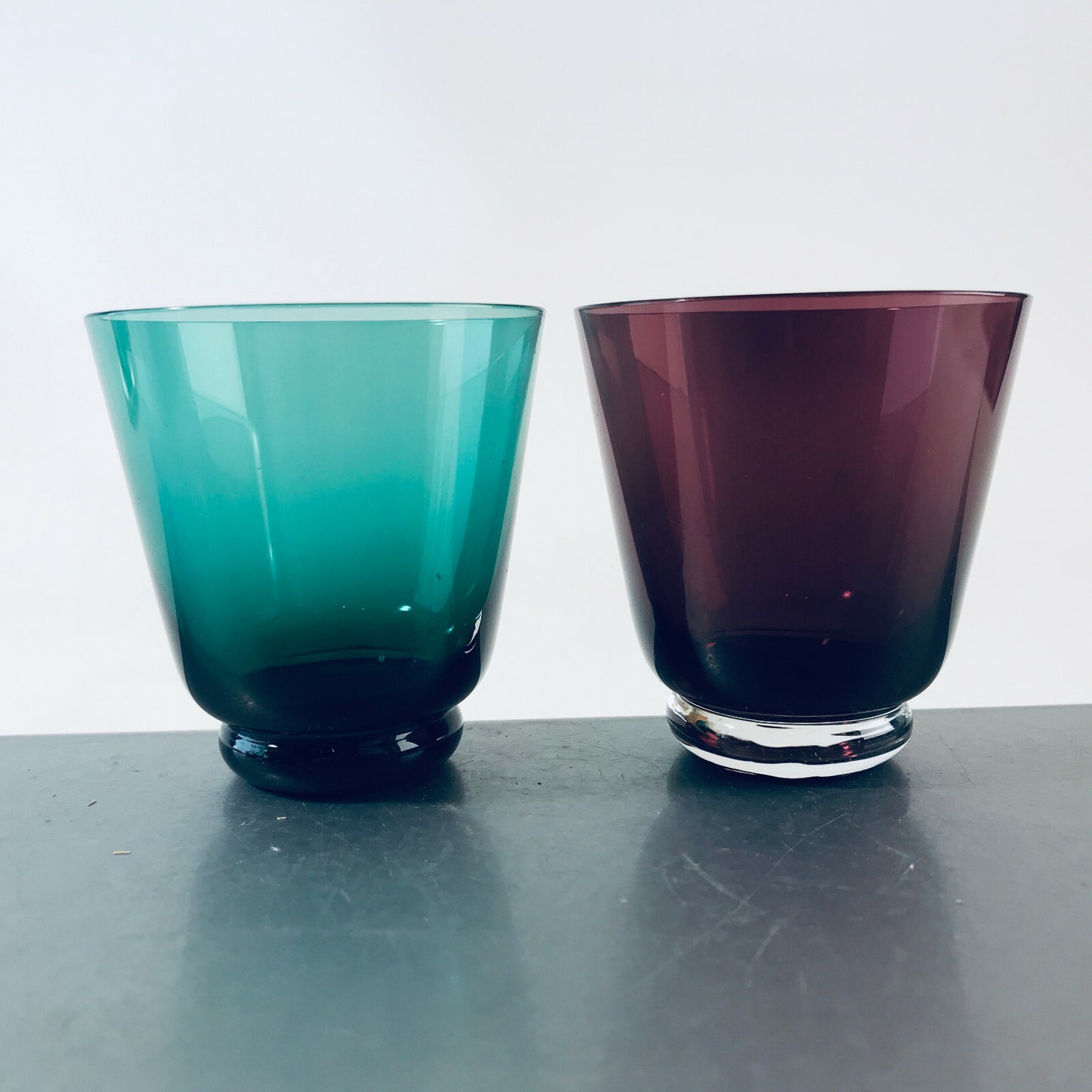 Schnapsgläser 6,3 cm grün lila Vintage 50er 60er bunte Gläser Glas