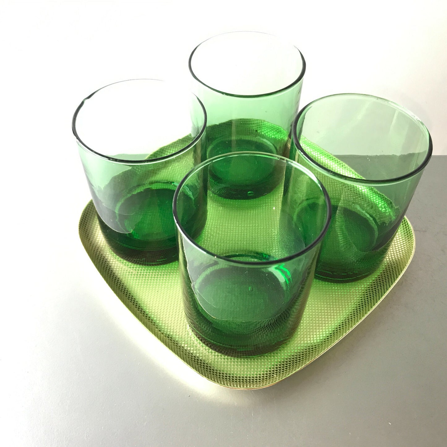 Gläser 8,6 cm Wassergläser Likörgläser Vintage grün 4 er Set 50er Tablett