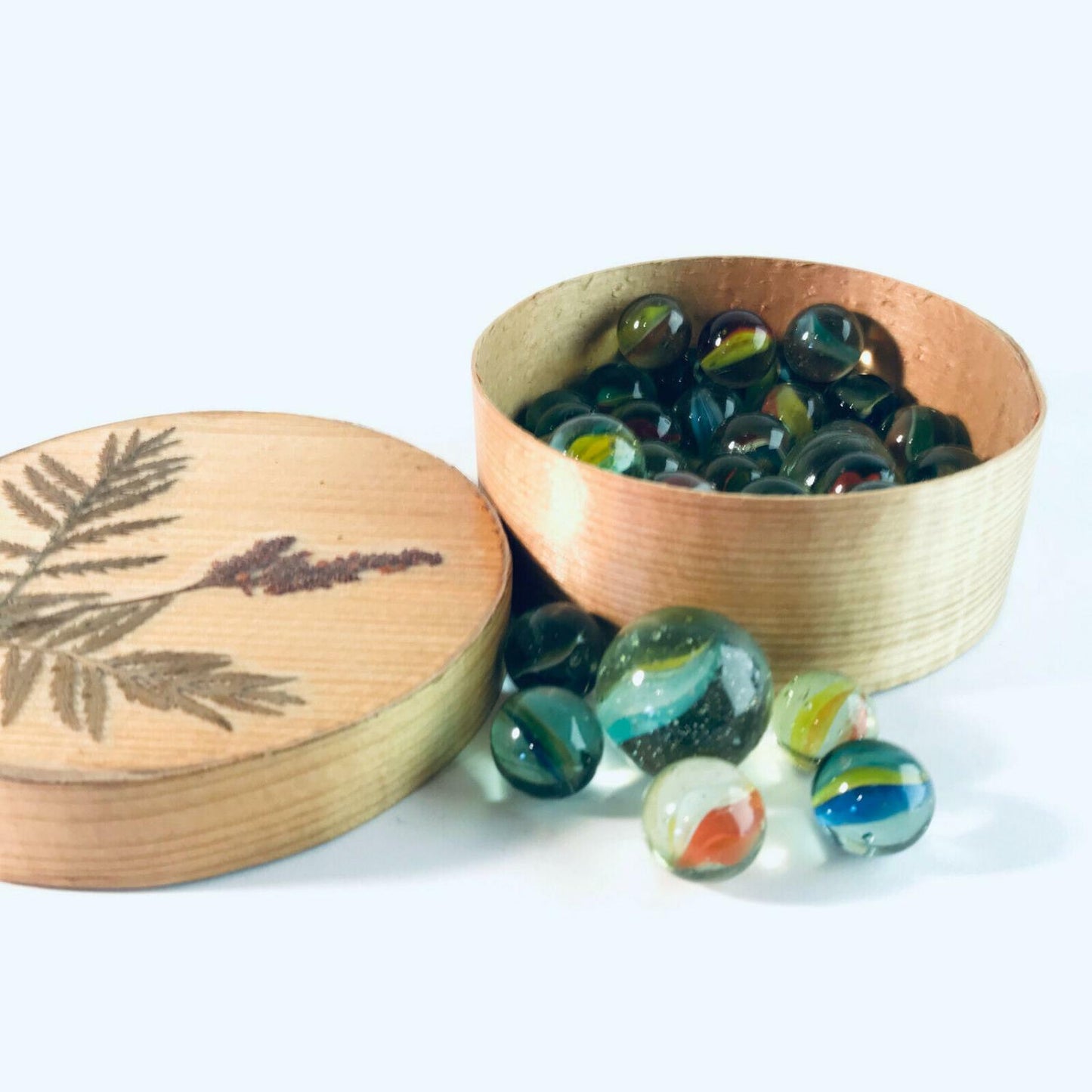 Murmeln in Spandose alt Schachtel Holzschachtel Konvolut Kugeln Glas