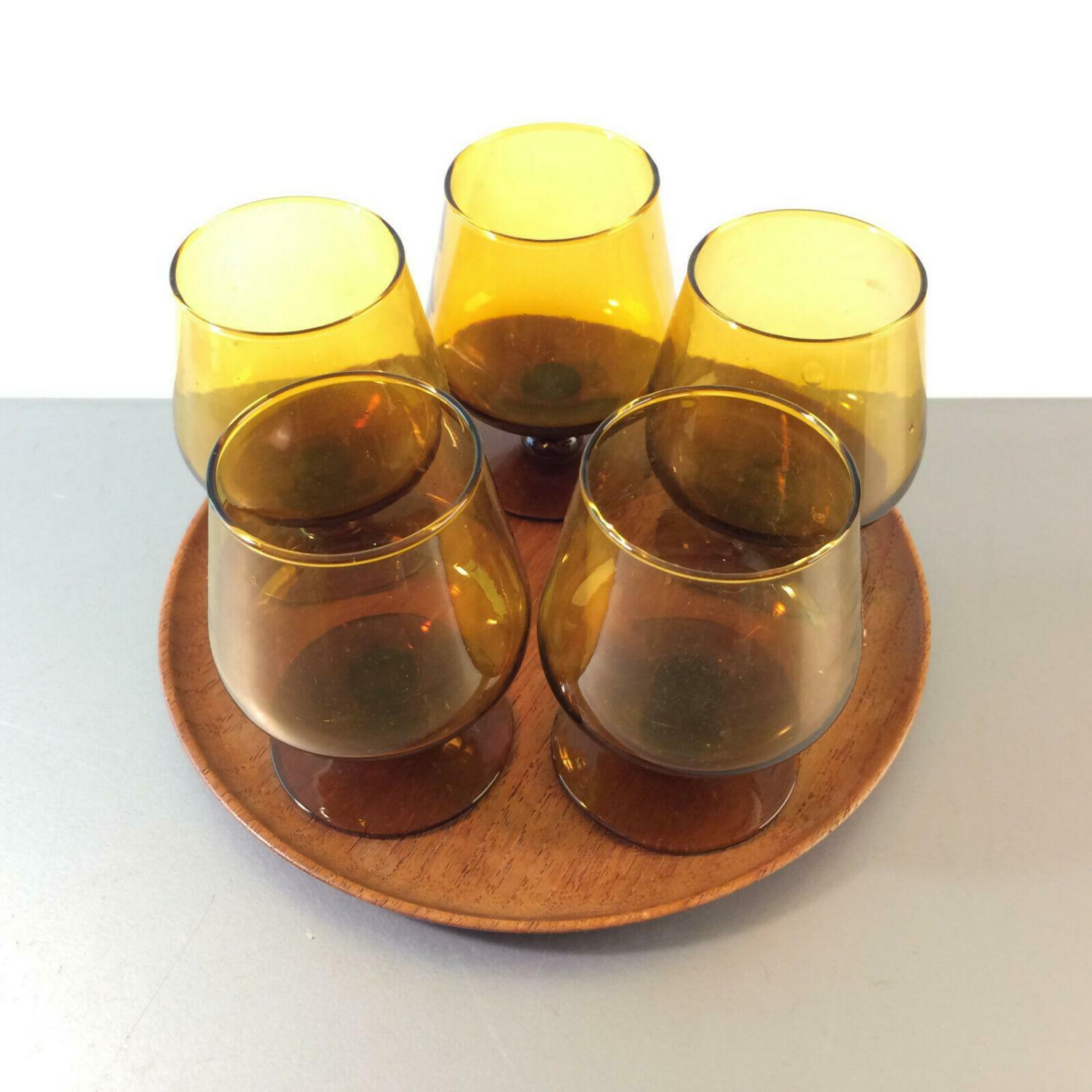 VINTAGE Cognacgläser Gläser 8 cm 5er Set 50er 60er mit Teak Tablett 18 cm