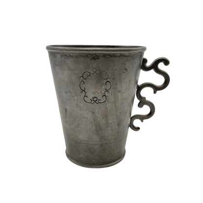 Mid Century Zinn Becher 40er 50er Jahre mit Henkel Ornament Dekoration