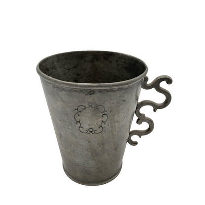 Mid Century Zinn Becher 40er 50er Jahre mit Henkel Ornament Dekoration