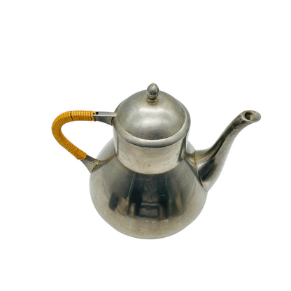 Vintage Kanne aus Zinn mit Bastgriff 50er 60er Jahre Teekanne / Kaffeekanne Dekoration