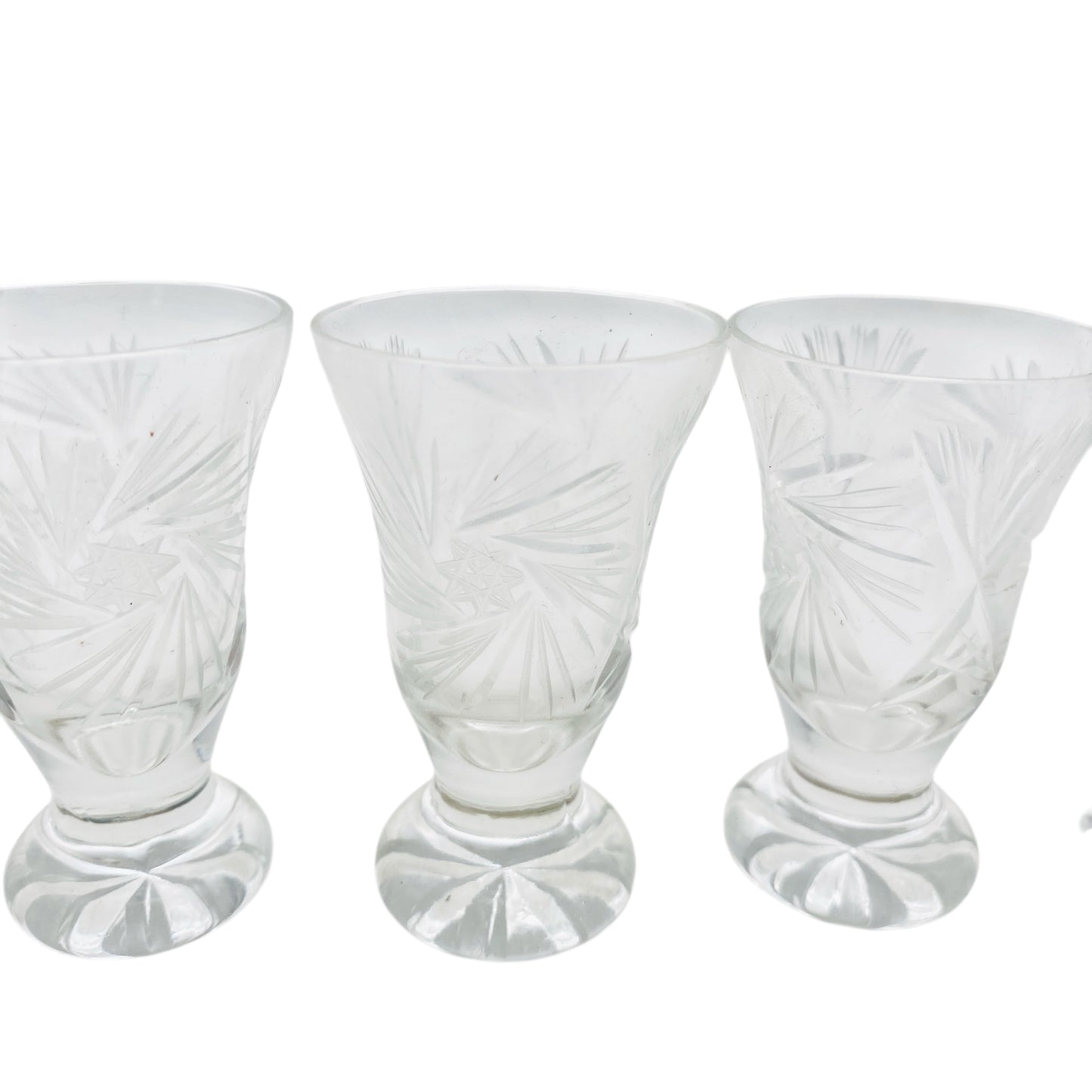 Vintage Schnapsgläser beschliffen mit Sternen 1950er 1960er Jahre Gläser Glas